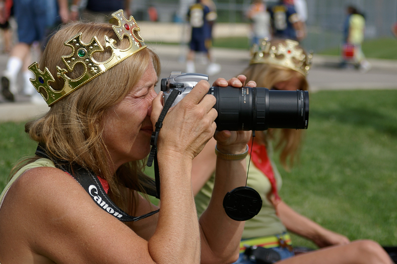 August 06, 2005@11:10<br/>Jill zooms in on something interesting...while she and her sister wear our crowns, I just noticed!
