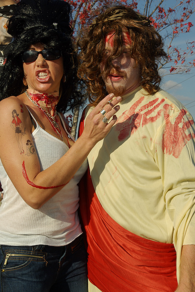 I think this is Amy Winehouse and zombie Jesus<br />October 18, 2008@16:04