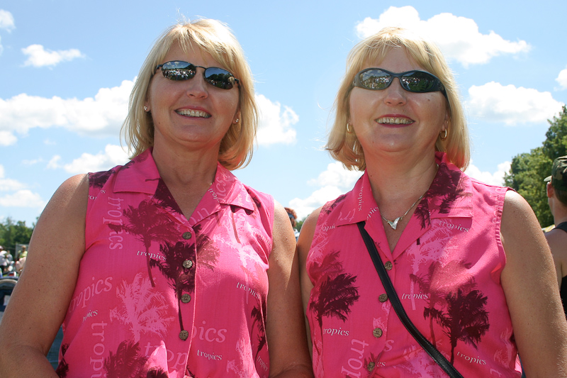 August 07, 2004@14:37<br/>Joan and Jean are from Ontario