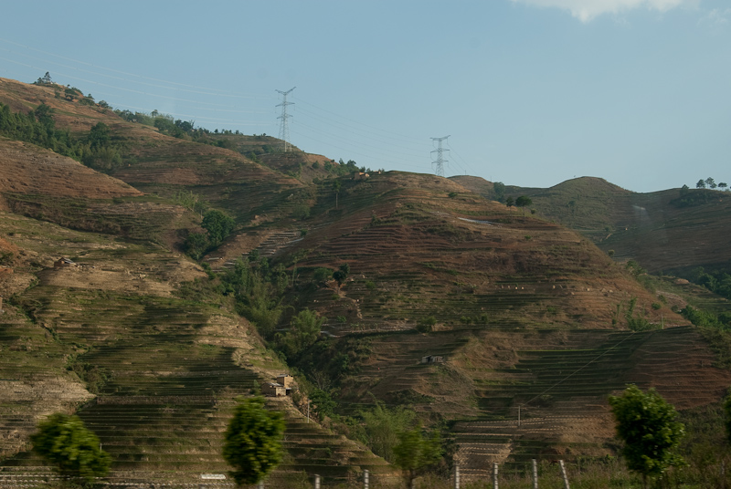 April 30, 2010@17:27<br/>Getting closer to Mojiang... the terraced terrain is starting to look familiar
