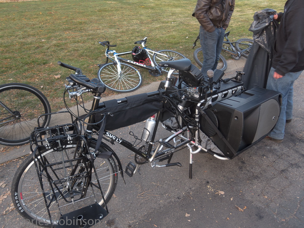 A complete PA/DJ system on one bike.<br />October 27, 2012@17:55