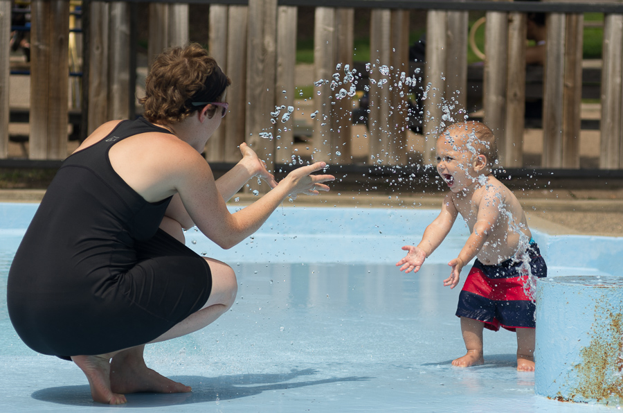 Fiona and Arthur enjoying the splash pool.<br />July 20, 2014@14:23