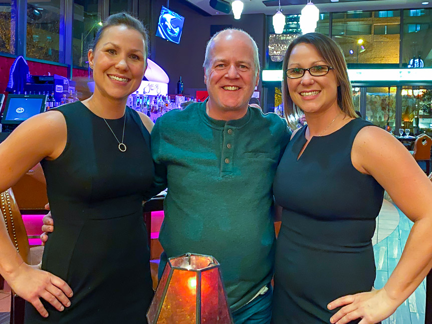 We met up with a couple of friends on Wednesday night - Randi and Brandi - while they were working their shift at Jeff Ruby's
