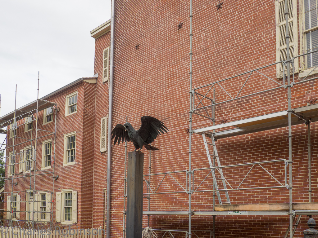 Raven sculpture outside of the Edgar Allen Poe house.<br />October 09, 2016@13:47