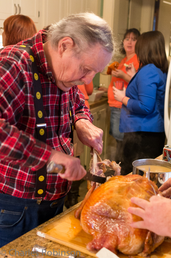 Tom carving up the feast<br />November 28, 2013@15:18