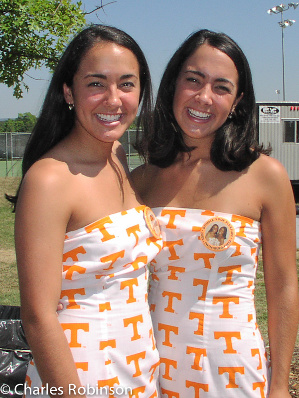 Melissa and Nicole, from Knoxville, TN<br />August 03, 2002@11:29