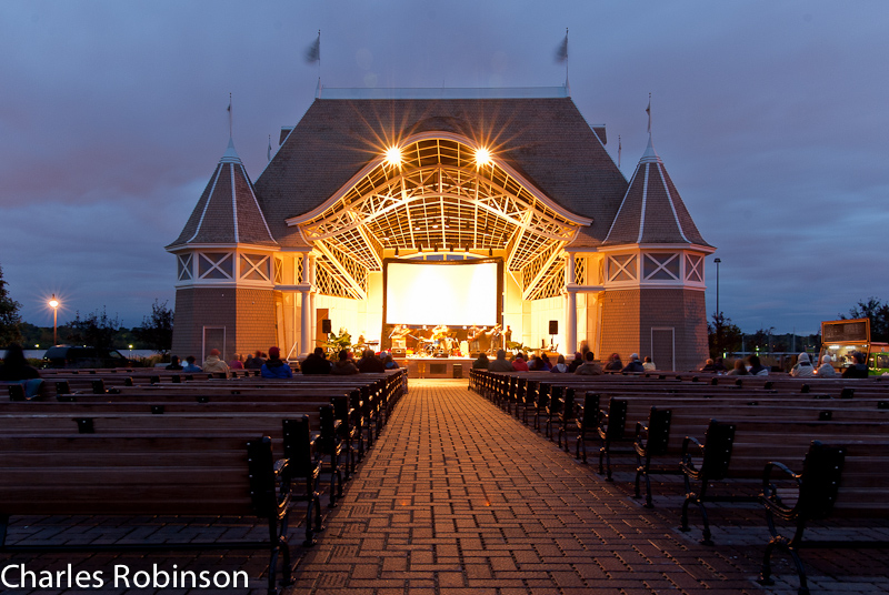 October 03, 2009@19:14<br/>Lake Harriet bandshell - The Honeydogs are playing before the screening of 