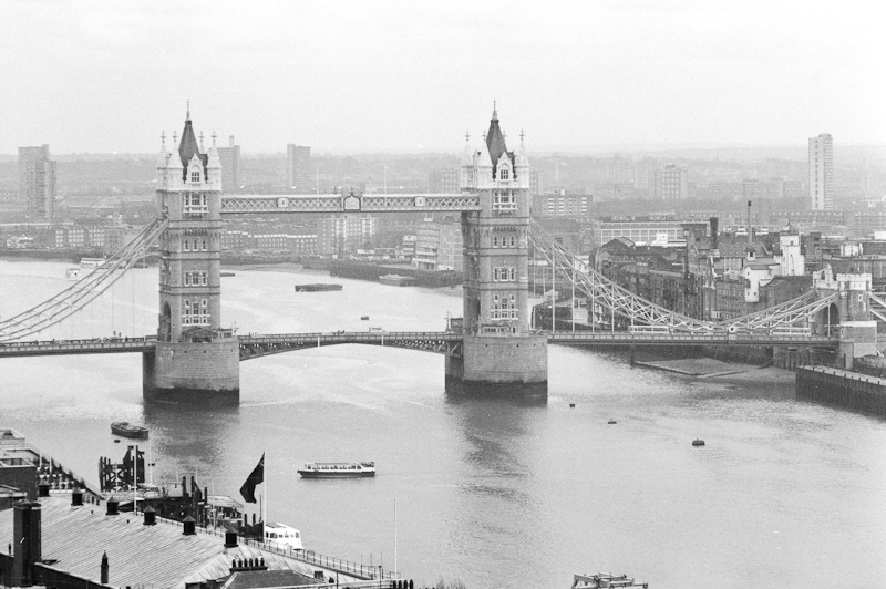March 28, 2009@20:05<br/>Tower Bridge as seen from the London Great Fire Monument