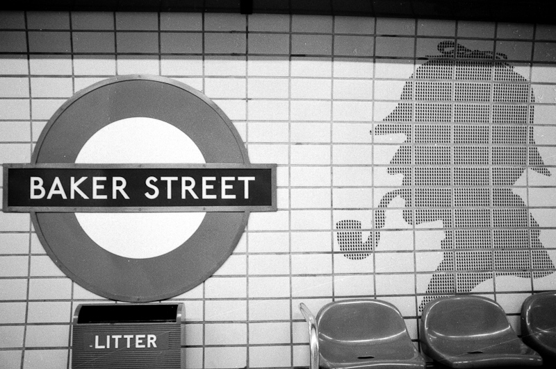 March 28, 2009@20:47<br/>Inside the Baker Street tube station