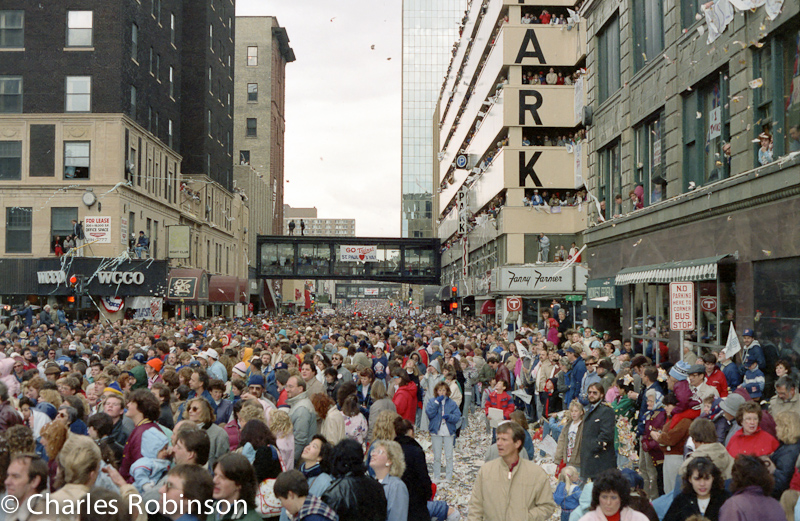 Downtown St. Paul for the Twins World Series Championship parade<br />October 20, 1987@13:47