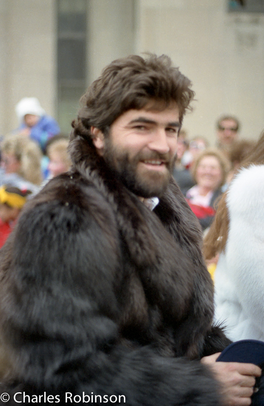 Jeff Reardon!  Love how the fur coat almost matches his hair.<br />October 20, 1987@13:53