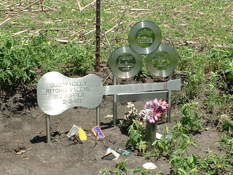 June 23, 2001@12:53<br/>Buddy Holly memorial, Clear Lake, IA