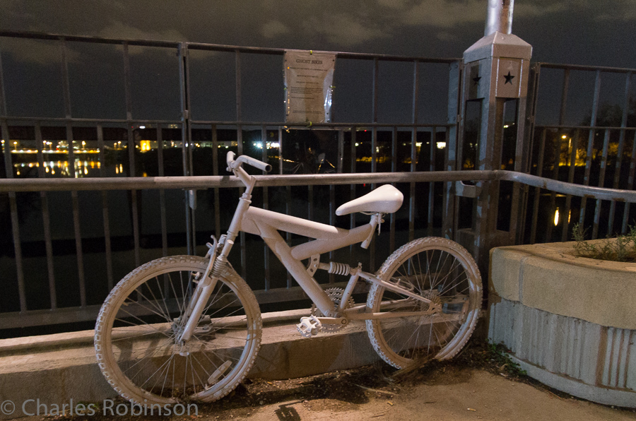 Ghost Bike in the middle of the bridge...<br />February 10, 2013@23:08