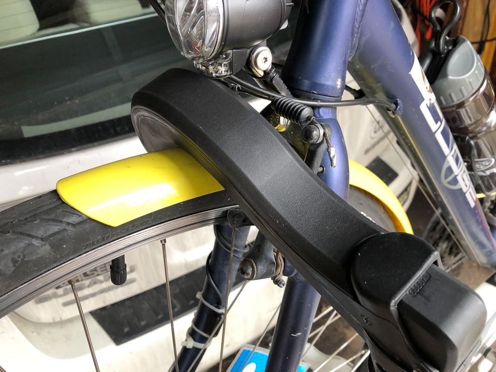 Many people say this doesn't work with a fender in place, but it holds on just fine in front of the brake calipers.  Good deal.<br />March 22, 2018@09:32