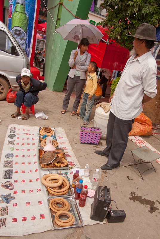 May 01, 2010@11:37<br/>Snake vendor selling his wares on the sidewalk.