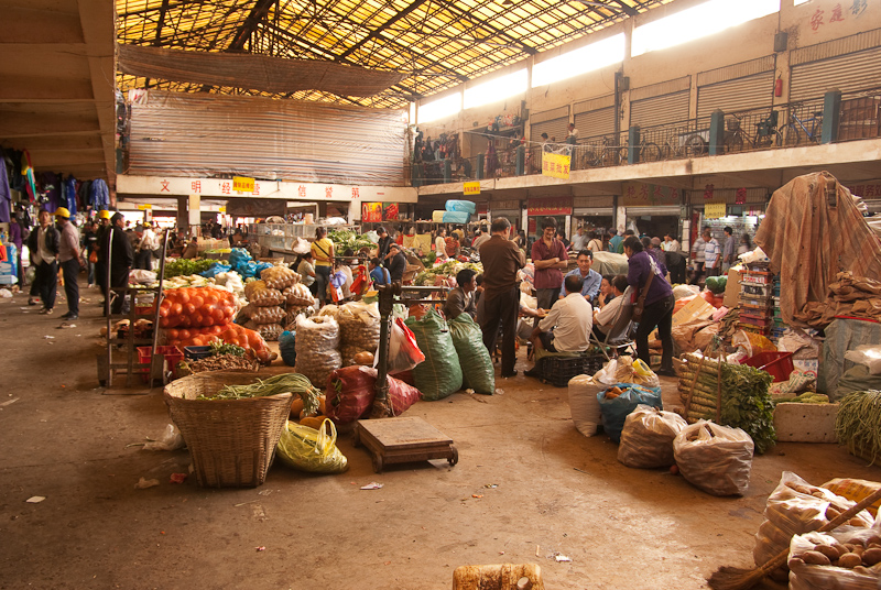 May 01, 2010@17:10<br/>Indoor vegetable/fruit/meat market