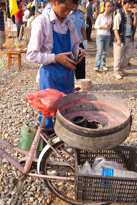 May 02, 2010@08:58<br/>This portable cotton-candy-making rig is propane and pedal-powered.  Bike to the location, set the rear wheel up on a stand, light 'er up and you're in business!