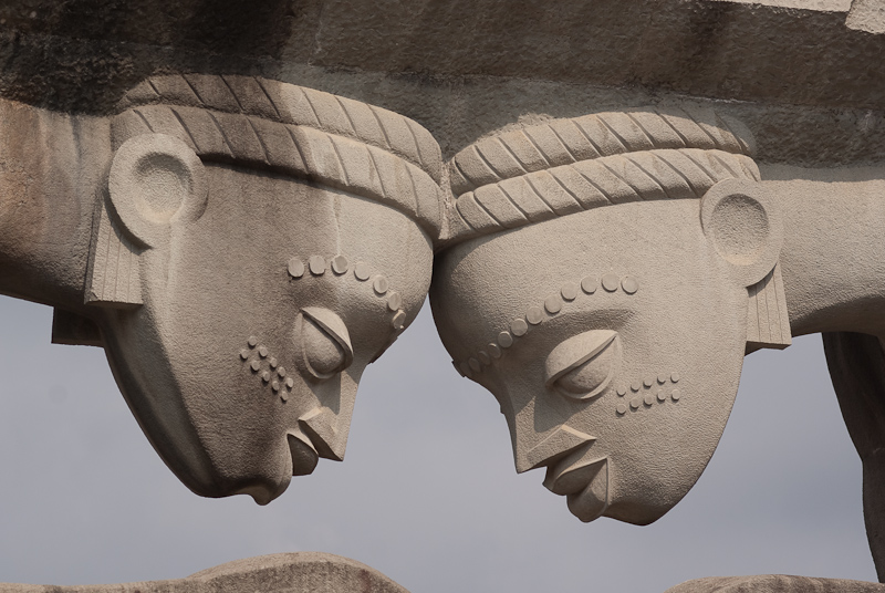 May 02, 2010@09:45<br/>Closeup of the twin statues up in North Tropic Park in Mojiang