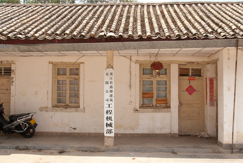 May 02, 2010@13:28<br/>Walking through the Hani village on our way to the water games