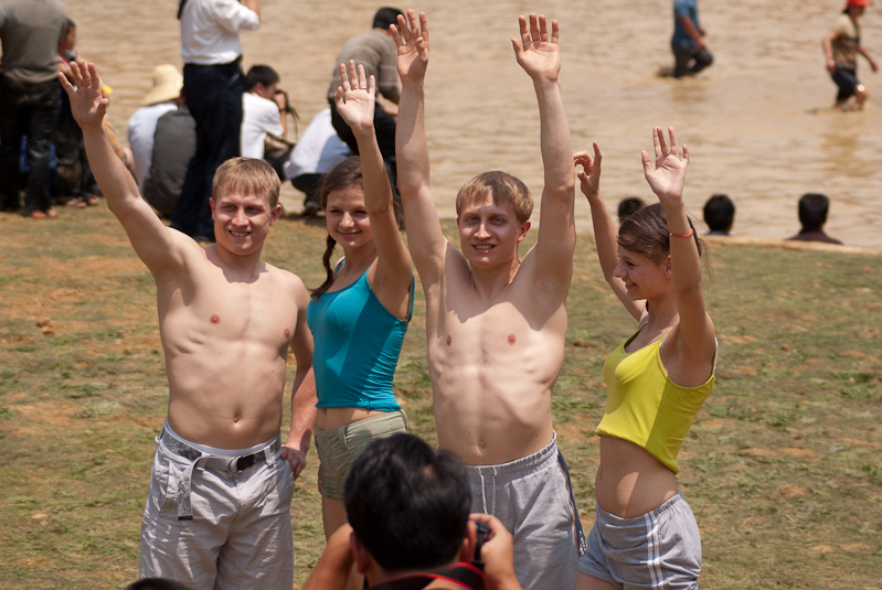 May 02, 2010@14:04<br/>Some of the Russians were game enough to participate in the water-based tug-of-war.