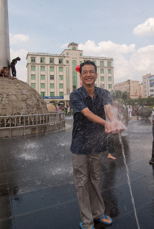 May 02, 2010@15:35<br/>Stepping into the fountain in Sun Square, I quickly became a target for some splashing