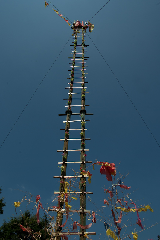 April 29, 2010@11:16<br/>This ladder is made up of knives.  Would have been interesting to see the ceremony in which it is climbed.  Ouch.