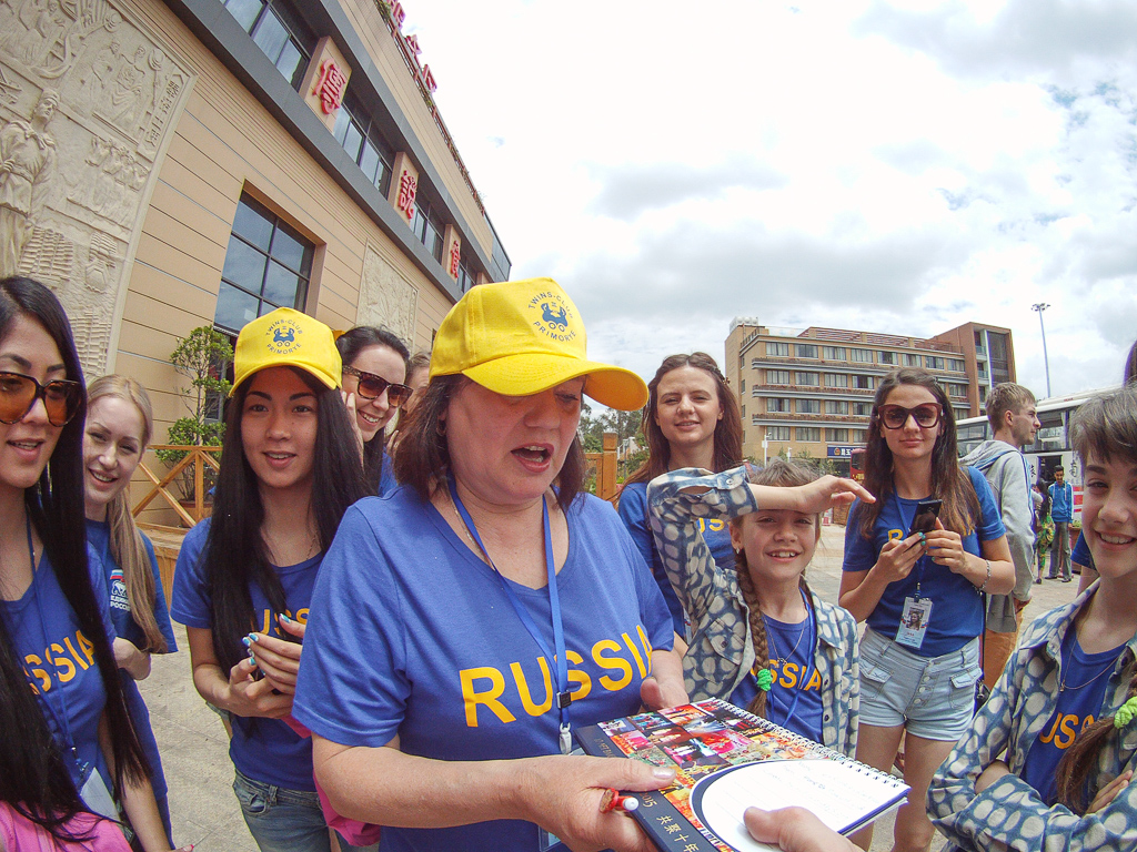 The leader of the Vladivostok Twins Club presents me and John with a copy of their 26th-anniversary commemorative calendar.<br />April 30, 2015@13:05