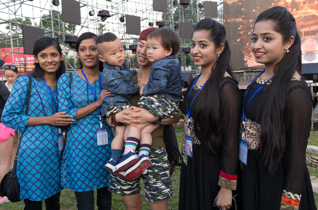 Bhopal women with a Chinese mother-of-twins (and her twins) in the middle.<br />April 30, 2015@19:35