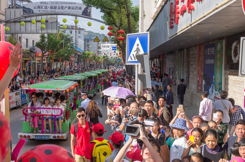 Turning the first main corner to head through the city center.<br />May 02, 2015@09:12