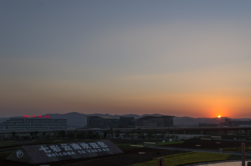 Sunset at Kunming Airport<br />May 03, 2015@19:33