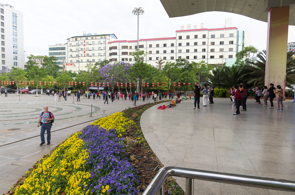 Guandu Square, Kunming<br />April 30, 2015@08:11