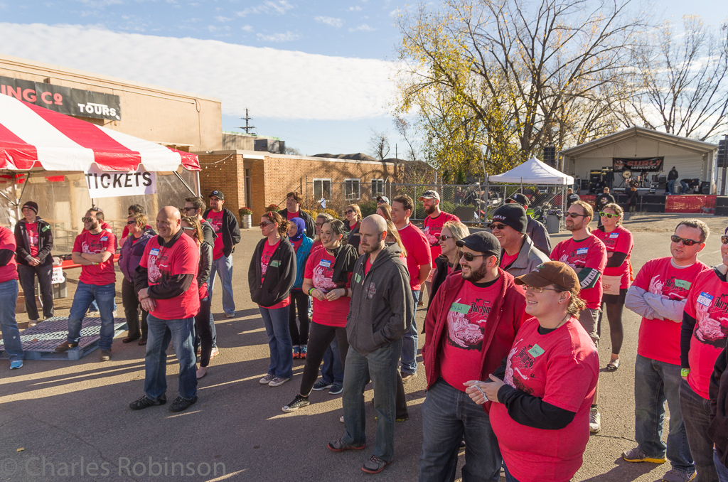 Morning-shift volunteer meeting before the gates open.<br />October 25, 2014@10:18