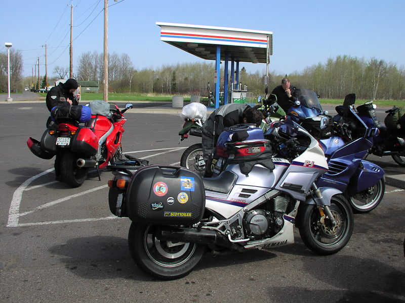 May 25, 2002@10:05<br/>Gas stop S. of Duluth.  Probably in the upper 30's right now.