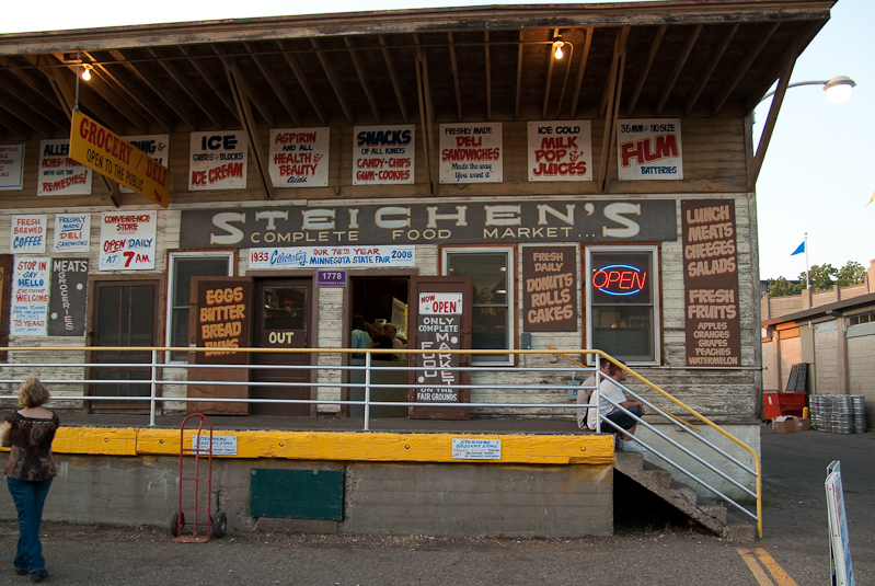 September 06, 2009@19:19<br/>Funky market right behind the Coasters bar.  Still has that 50's feel to it.