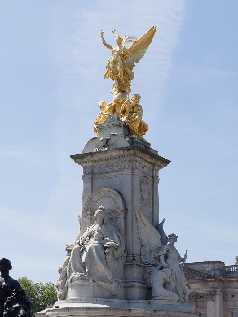 Victoria Memorial at Buckingham Palace<br />May 10, 2017@11:43