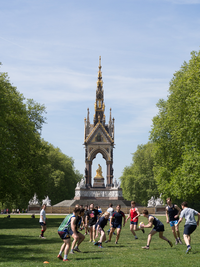 The Albert Memorial (and Rugby Guys)<br />May 10, 2017@12:19