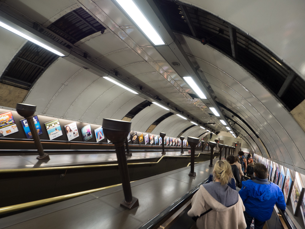 Heading down into the St. John's Wood station to go home<br />May 12, 2017@18:11