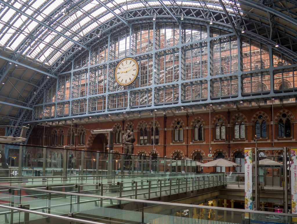 Inside St. Pancras station<br />May 06, 2017@09:11