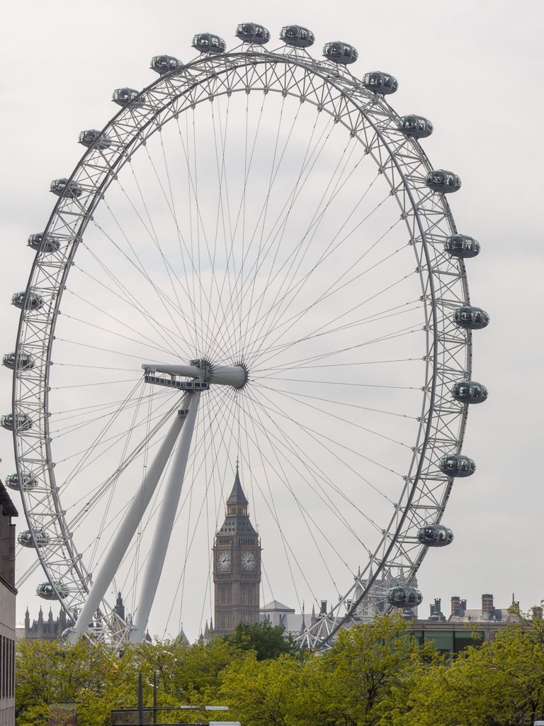 The London Eye w/Elizabeth Bell Tower<br />May 07, 2017@13:12