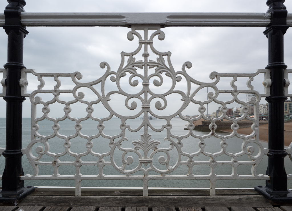 Iron gate detail on the pier<br />May 08, 2017@13:47