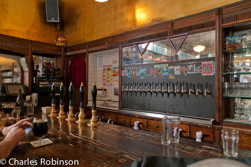 Inside Magnolia Gastropub and Brewery - lunchtime!<br />November 06, 2011@17:04