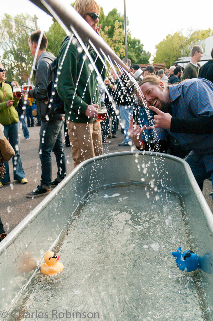 The ducky-infested glass-rinsing trough<br />September 22, 2012@15:48