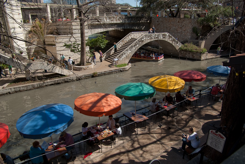 February 21, 2010@13:49<br/>After the Alamo, we had lunch at Casa Rio, by the river.