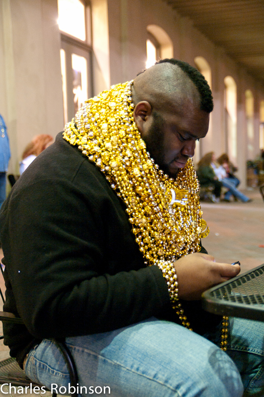 March 05, 2011@22:06<br/>Mr T checks his Facebooks...