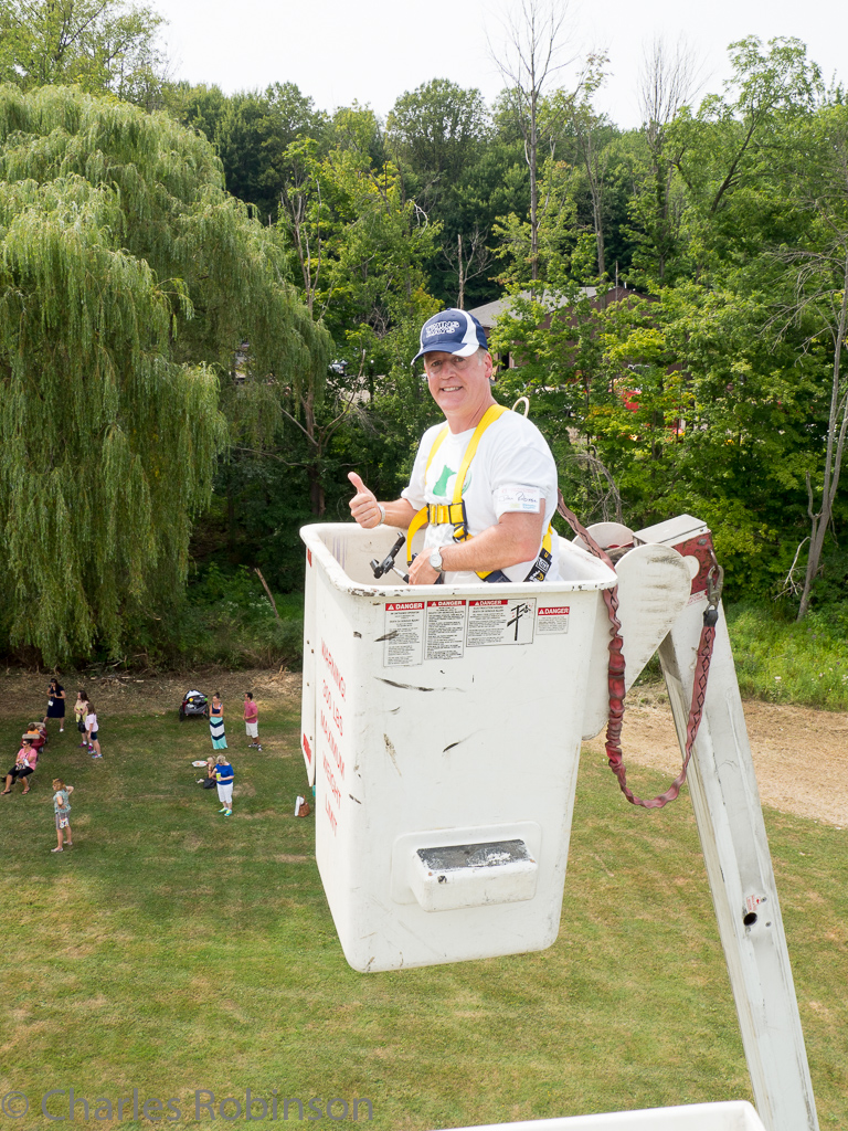 John came up in a bucket next to me to help organize the crowd.<br />August 09, 2015@15:19