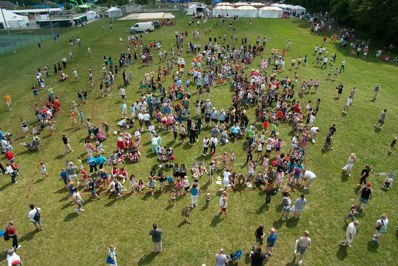 August 09, 2009@15:01<br/>The crowds disperse after the Sunday group photo has been taken