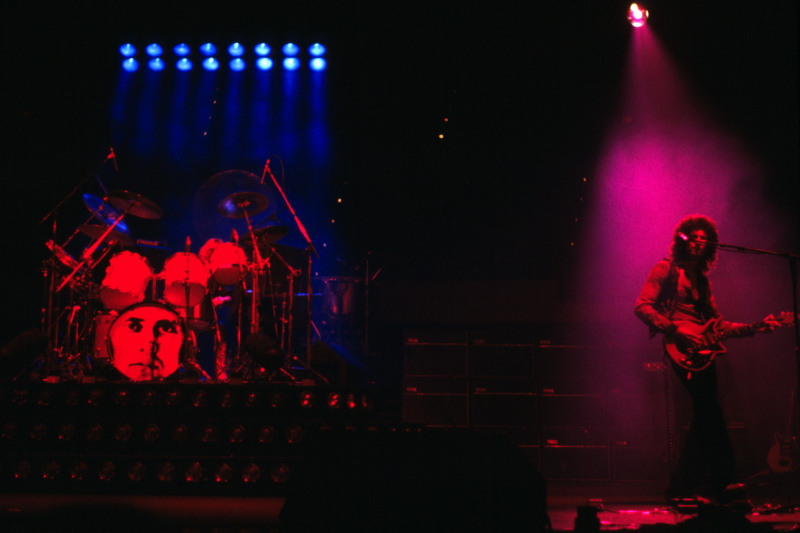 rogerAndBrianBlueAndRed